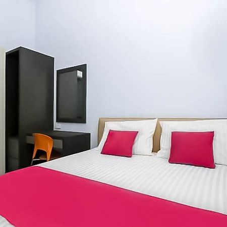 Reddoorz Near Stasiun Lawang Hotel Ngoại thất bức ảnh