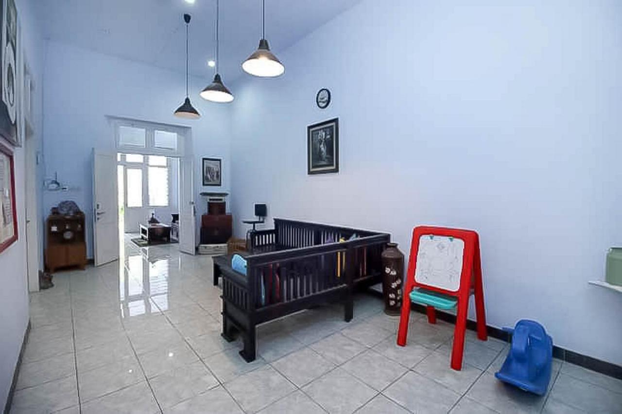 Reddoorz Near Stasiun Lawang Hotel Ngoại thất bức ảnh
