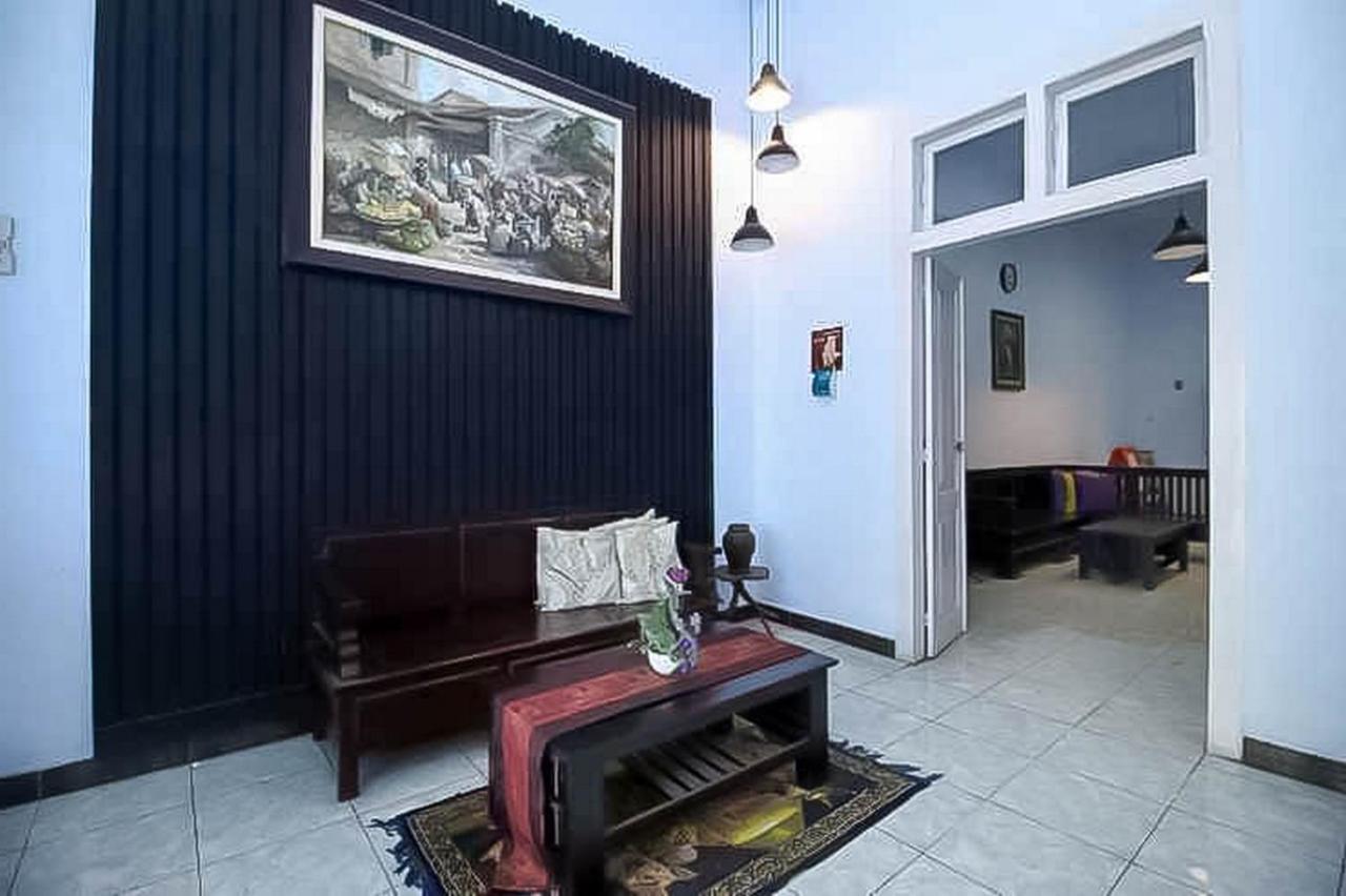 Reddoorz Near Stasiun Lawang Hotel Ngoại thất bức ảnh