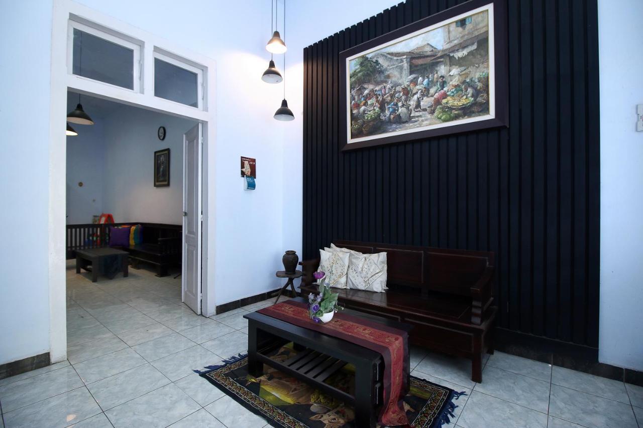 Reddoorz Near Stasiun Lawang Hotel Ngoại thất bức ảnh