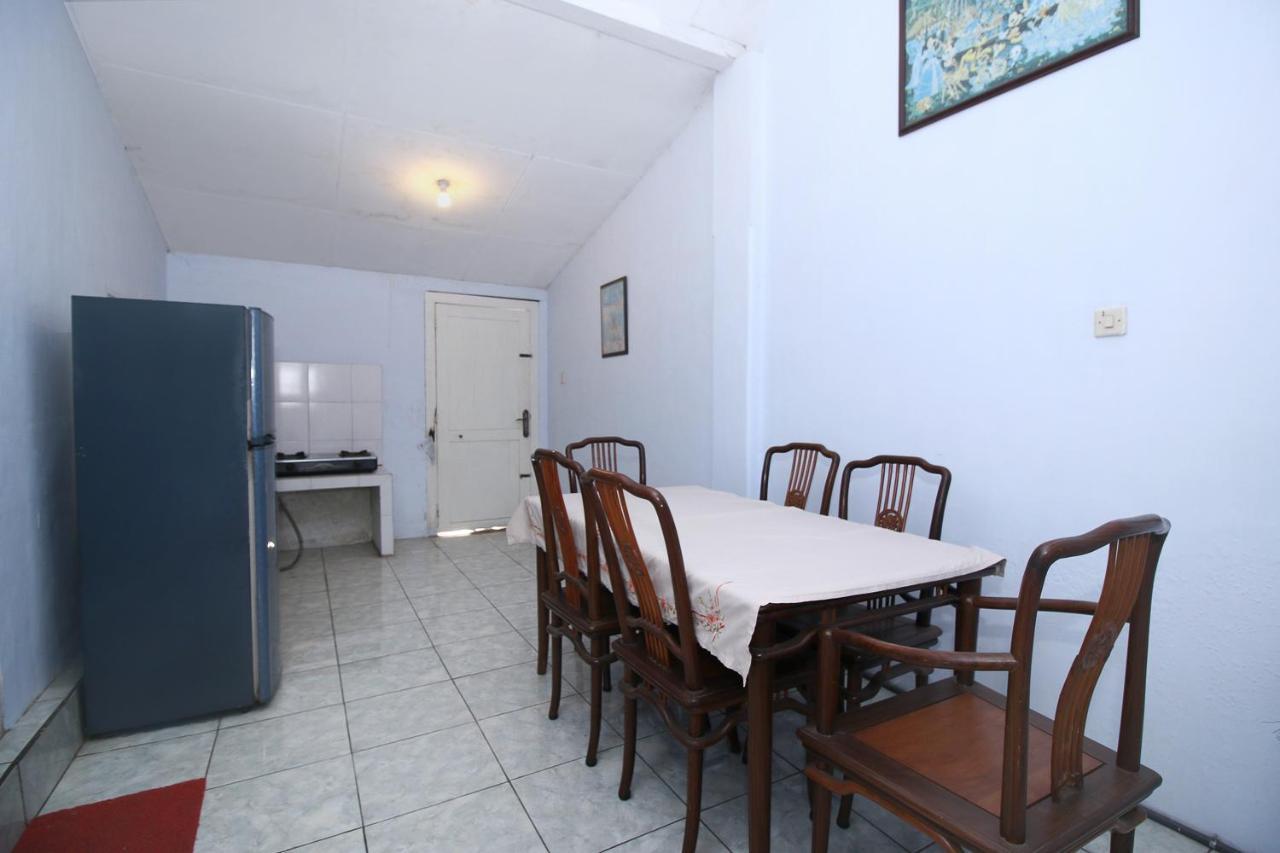 Reddoorz Near Stasiun Lawang Hotel Ngoại thất bức ảnh
