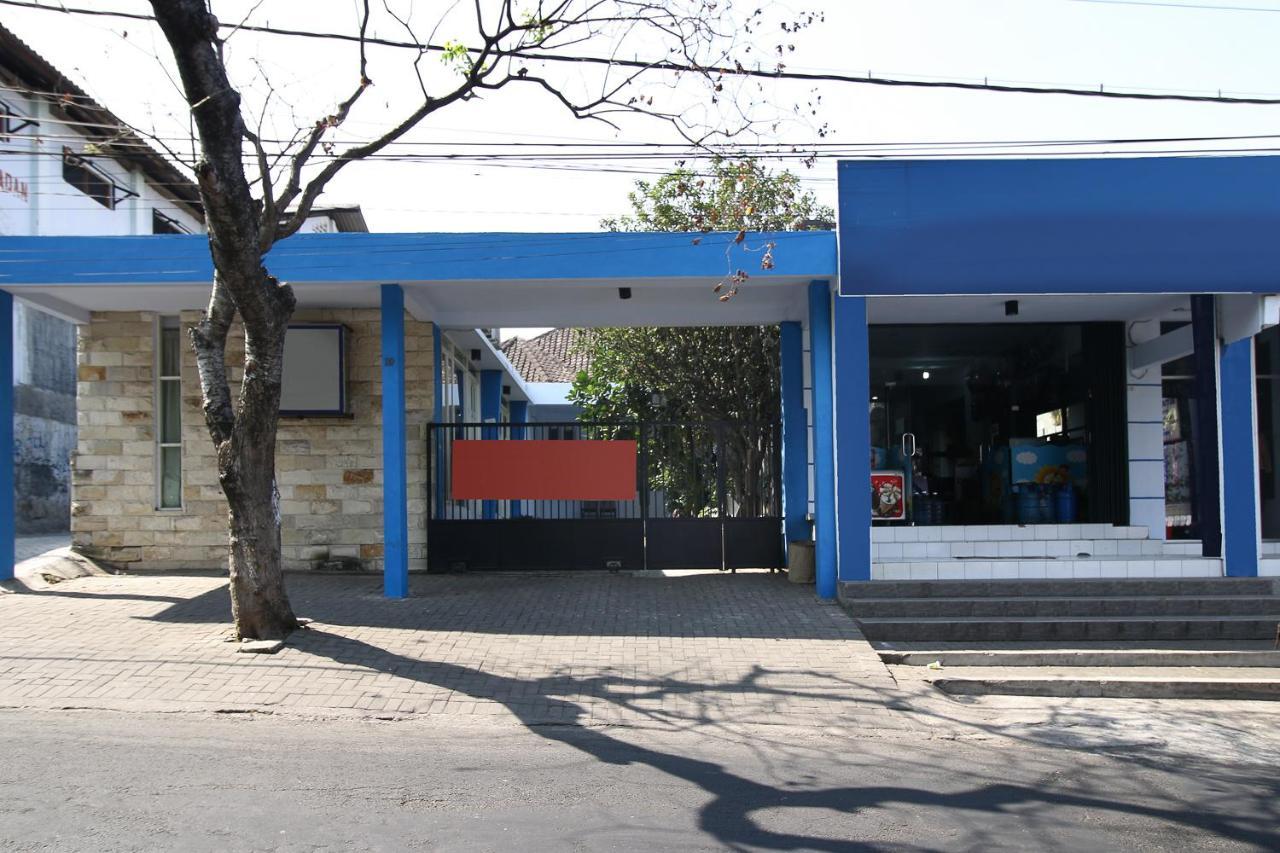 Reddoorz Near Stasiun Lawang Hotel Ngoại thất bức ảnh