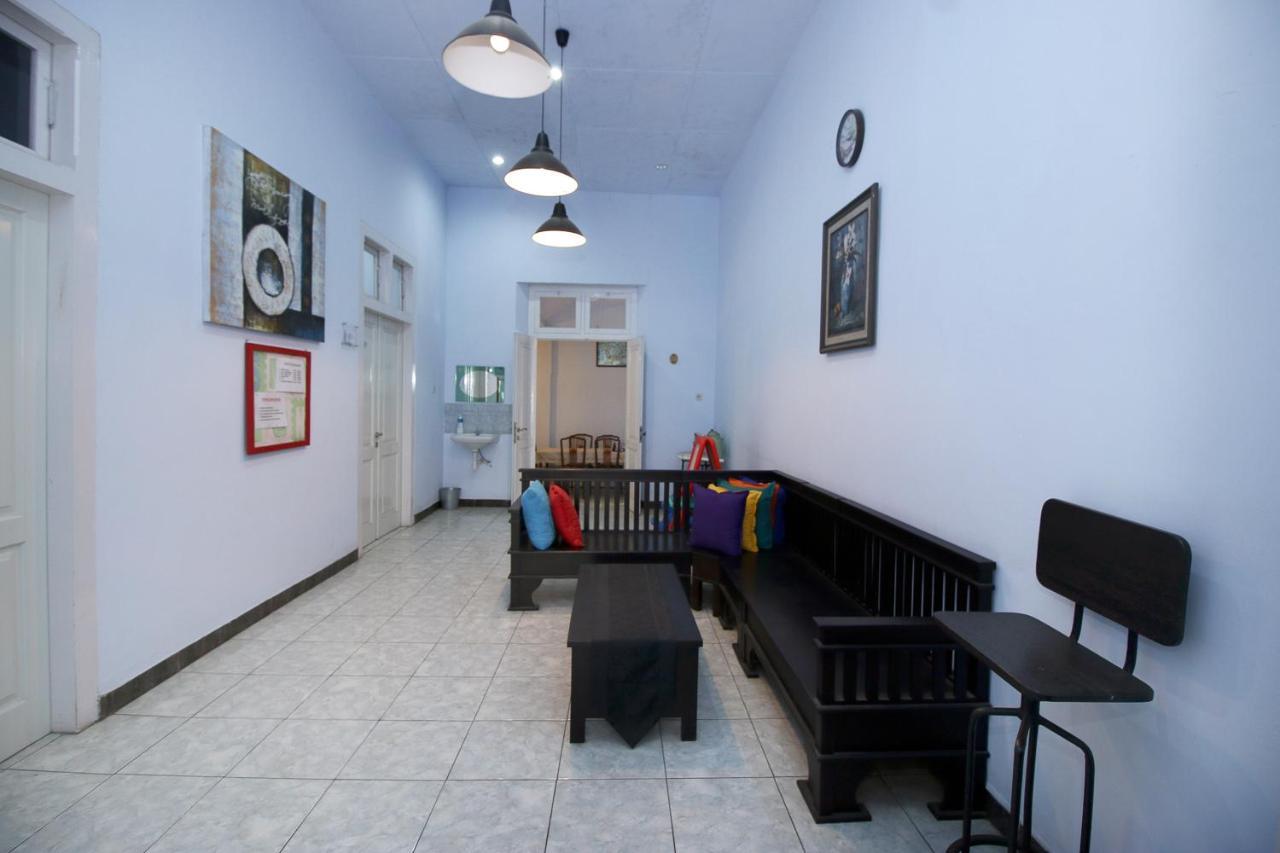 Reddoorz Near Stasiun Lawang Hotel Ngoại thất bức ảnh